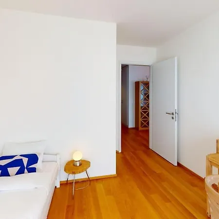 Bright & Contemporary 2-bed, 2-bath In Cds26-d13 Apartment Nyon