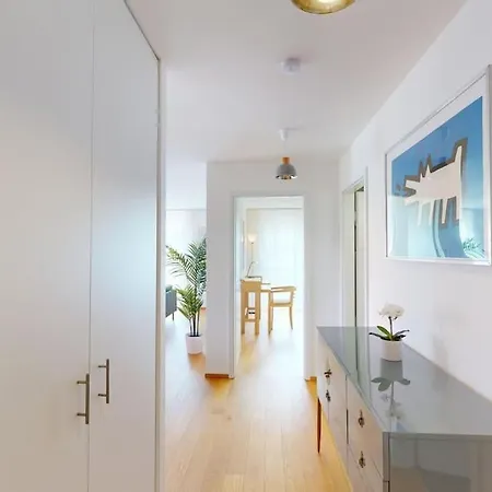 Apartment Bright & Contemporary 2-bed, 2-bath In Cds26-d13