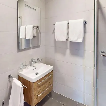 Bright & Contemporary 2-bed, 2-bath In Cds26-d13 * Nyon