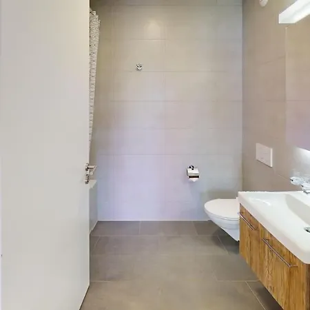Bright & Contemporary 2-bed, 2-bath In Cds26-d13 Apartamento